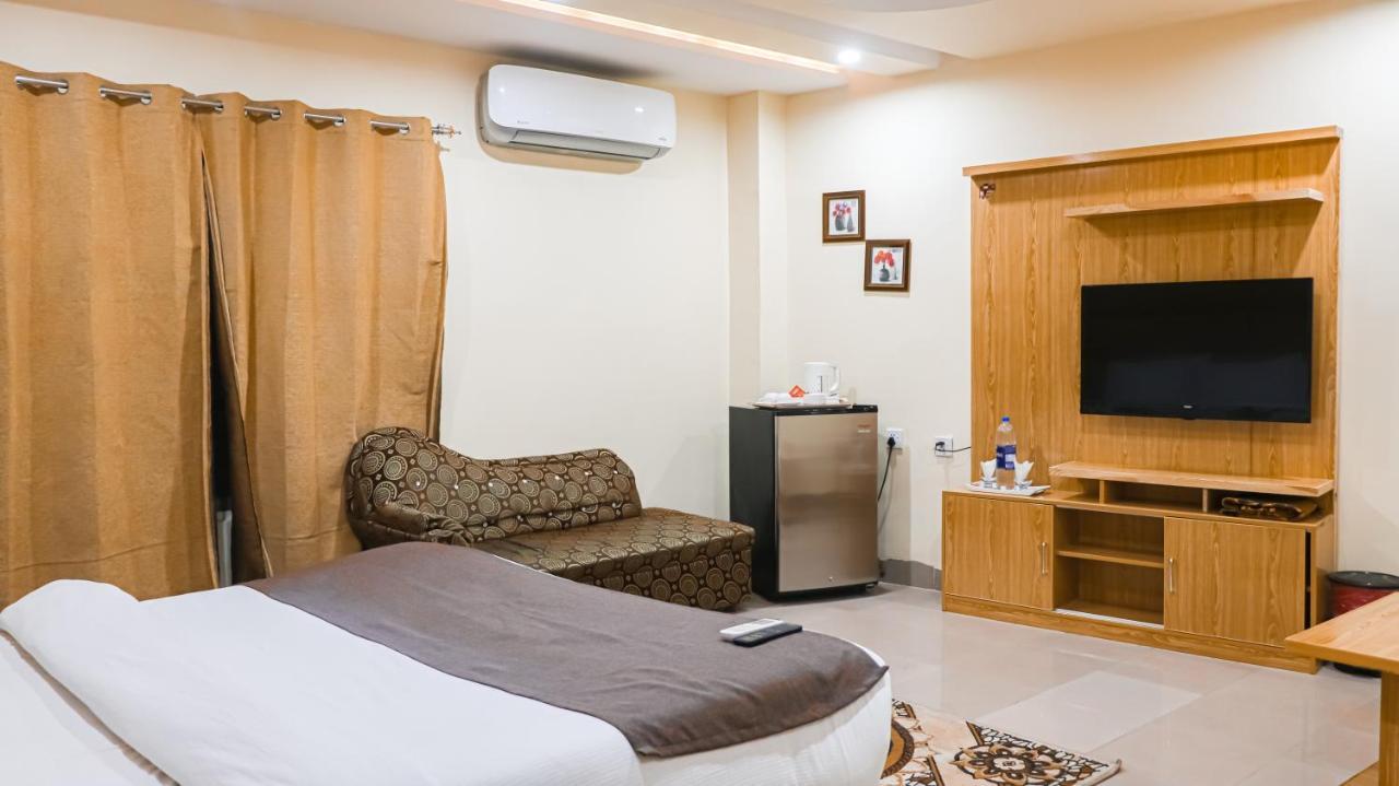 Hotel Crown Inn Мултан Экстерьер фото