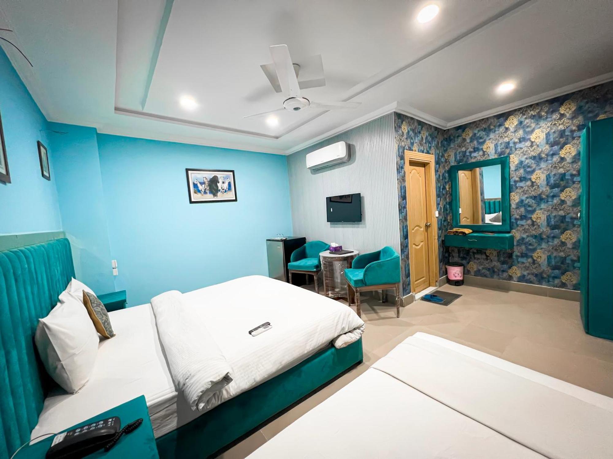 Hotel Crown Inn Мултан Экстерьер фото