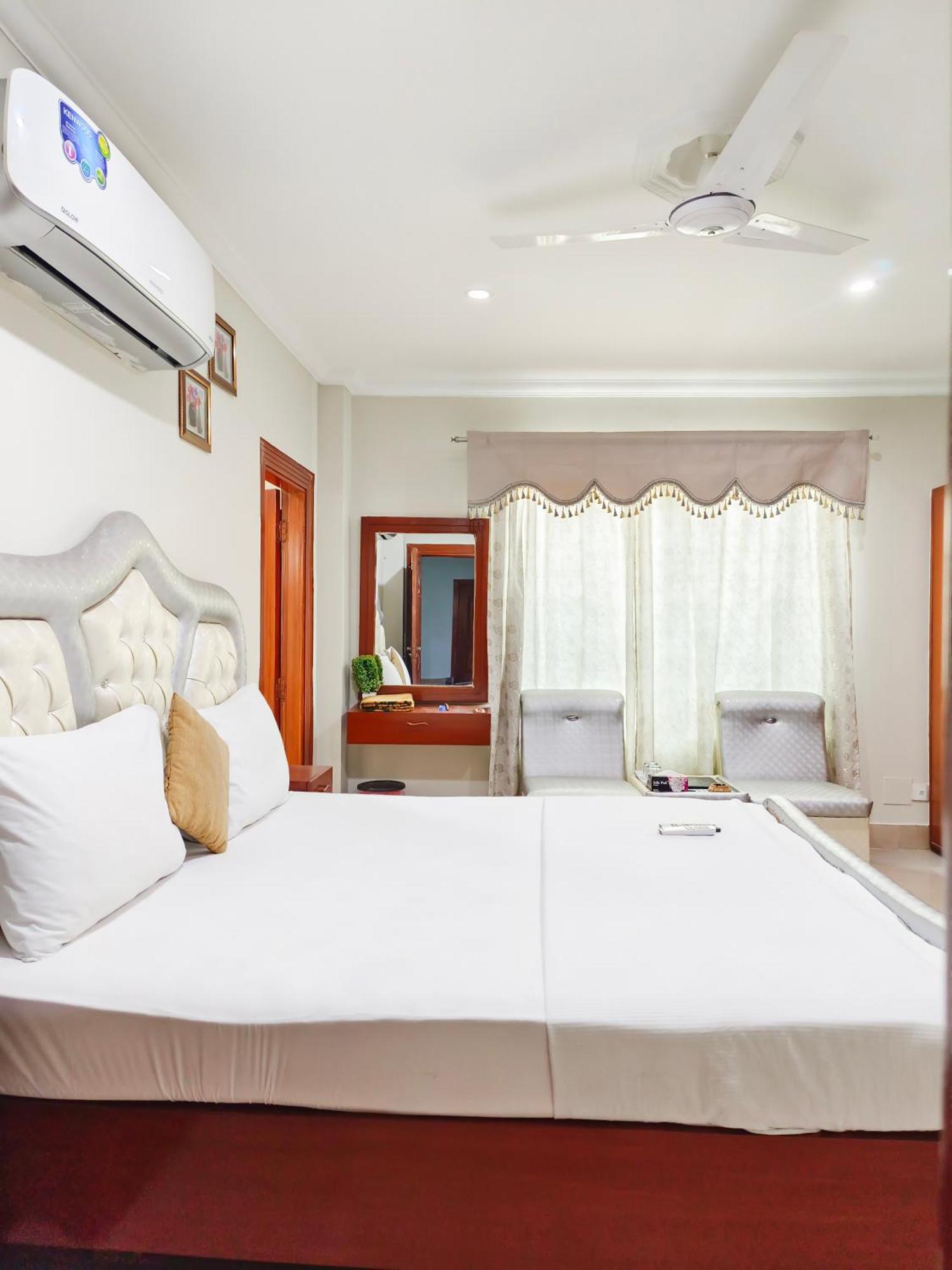 Hotel Crown Inn Мултан Экстерьер фото