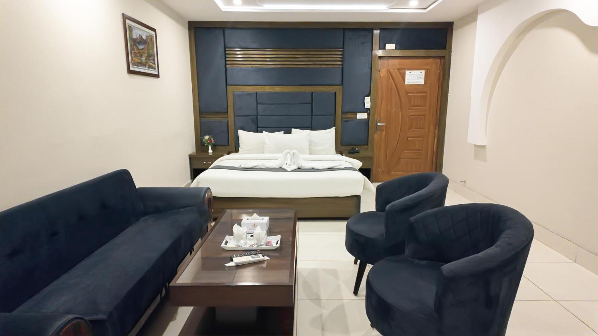 Hotel Crown Inn Мултан Экстерьер фото