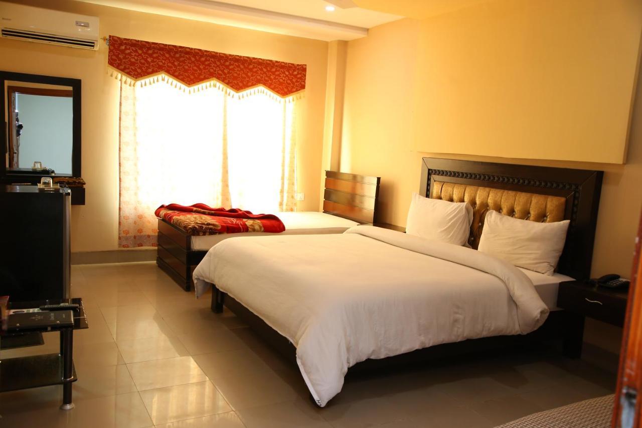 Hotel Crown Inn Мултан Экстерьер фото