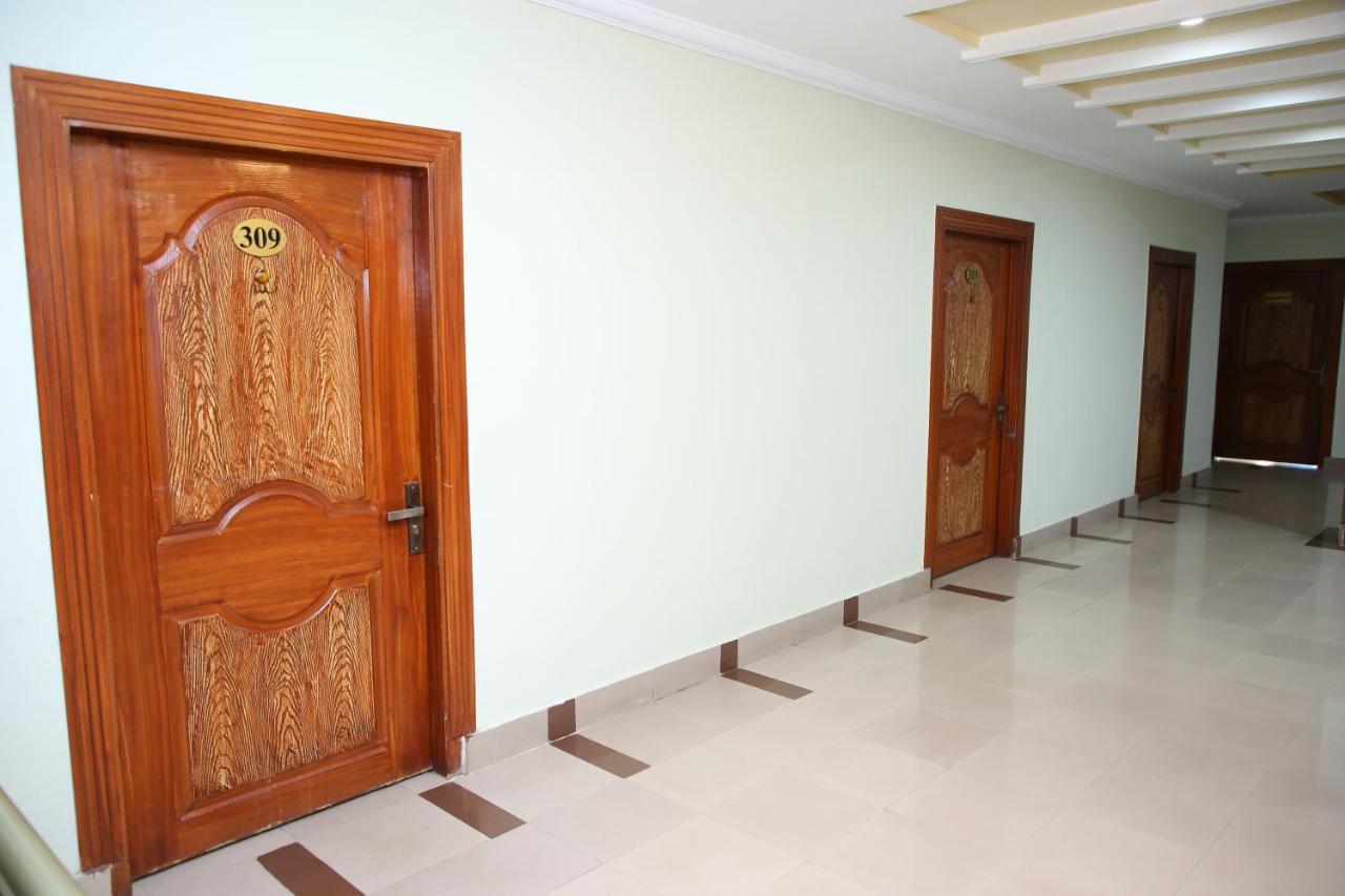 Hotel Crown Inn Мултан Экстерьер фото