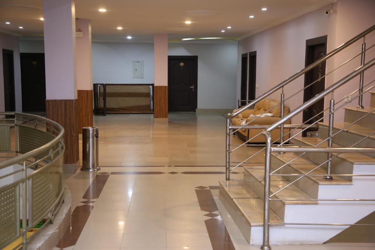 Hotel Crown Inn Мултан Экстерьер фото